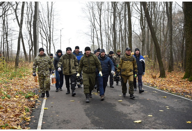 Жители Губкина приняли участие в  заготовке брёвен и дров для солдат, участвующих в СВО