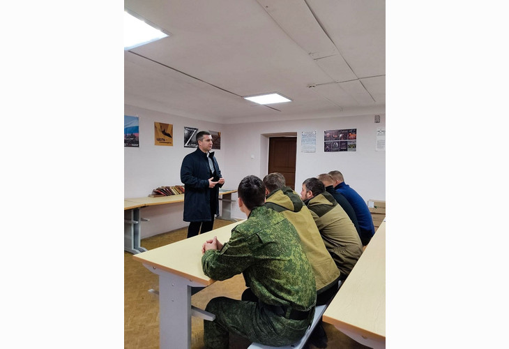 Михаил Лобазнов продолжает посещать воинские части, где находятся мобилизованные губкинцы