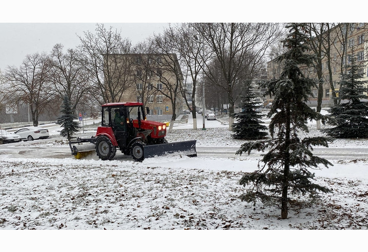 Коммунальные службы Губкина вышли на борьбу со снегопадом