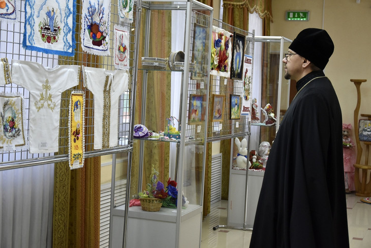 В Губкине открылась традиционная пасхальная выставка