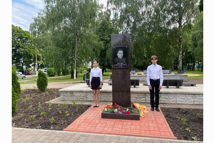 В Скородном в преддверии Дня России открыли памятные стеллы героям Великой Отечественной войны