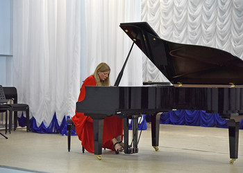 Известная во всём мире пианистка Валентина Лисица  выступила в Губкине